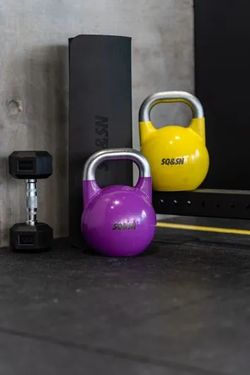 Træn med bæredygtige kettlebells og håndvægte fra Fitness Engros